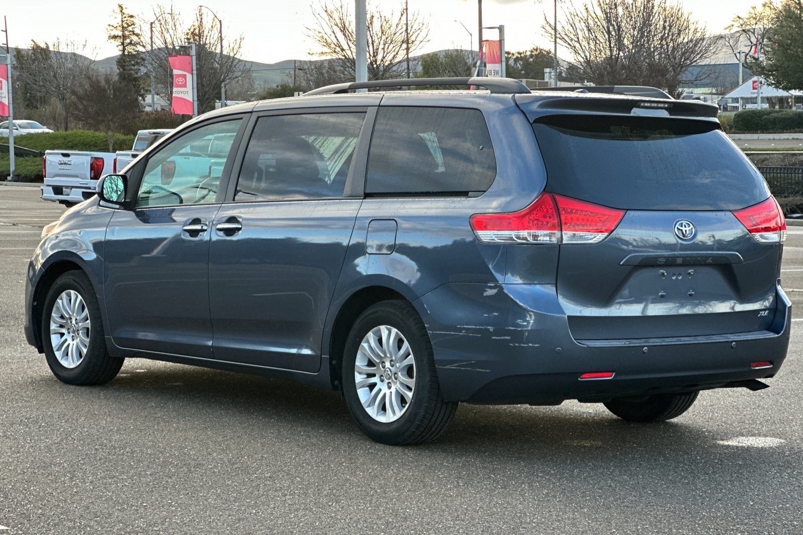 2013 Toyota Sienna XLE 8 Passenger