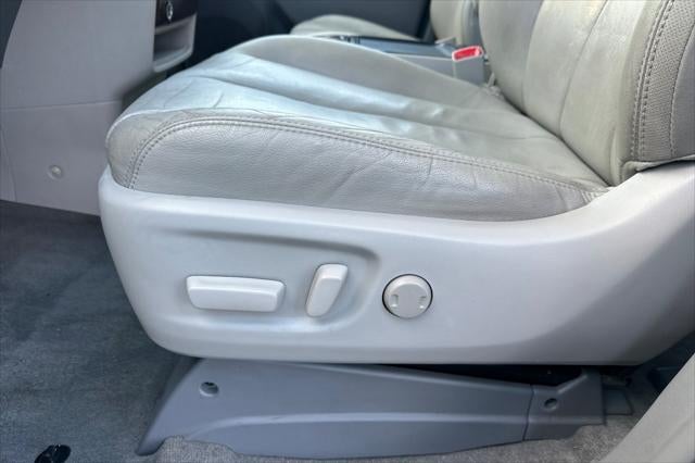 2013 Toyota Sienna XLE 8 Passenger