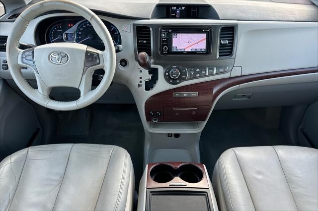 2013 Toyota Sienna XLE 8 Passenger