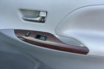 2013 Toyota Sienna XLE 8 Passenger