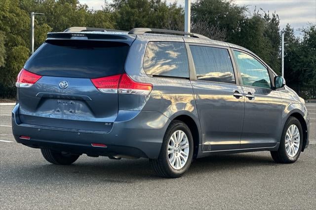 2013 Toyota Sienna XLE 8 Passenger