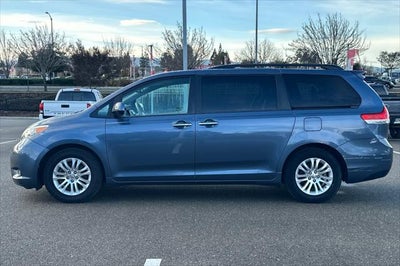 2013 Toyota Sienna XLE 8 Passenger