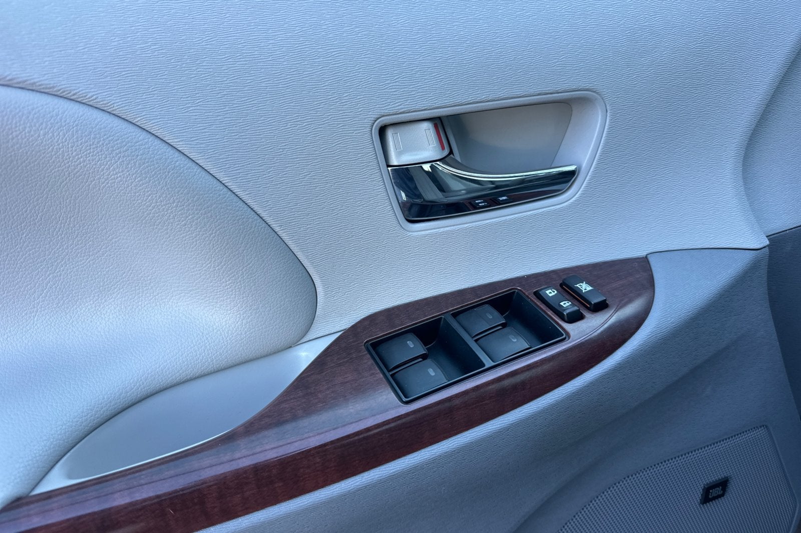 2013 Toyota Sienna XLE 8 Passenger