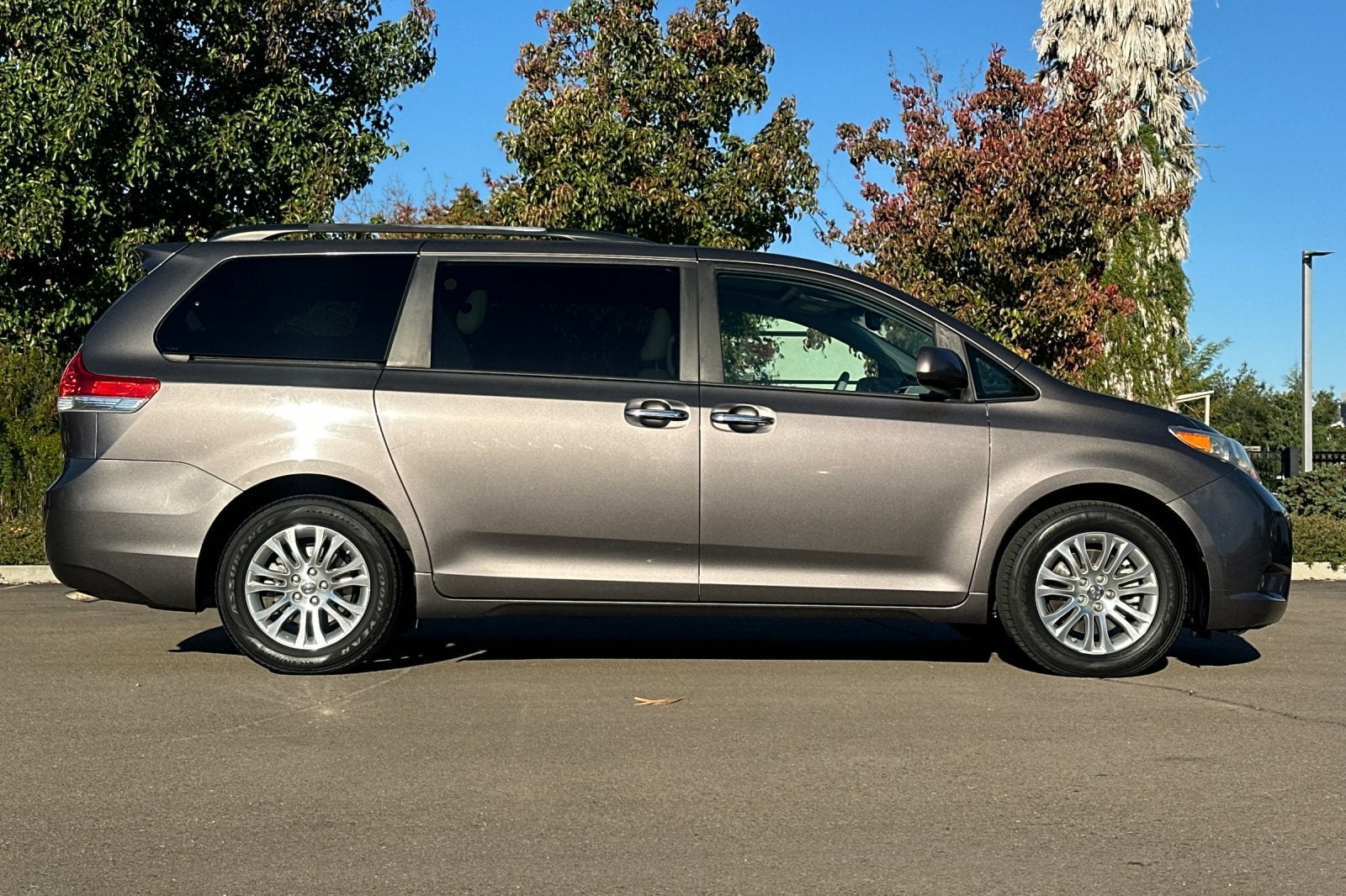 2013 Toyota Sienna XLE 8 Passenger