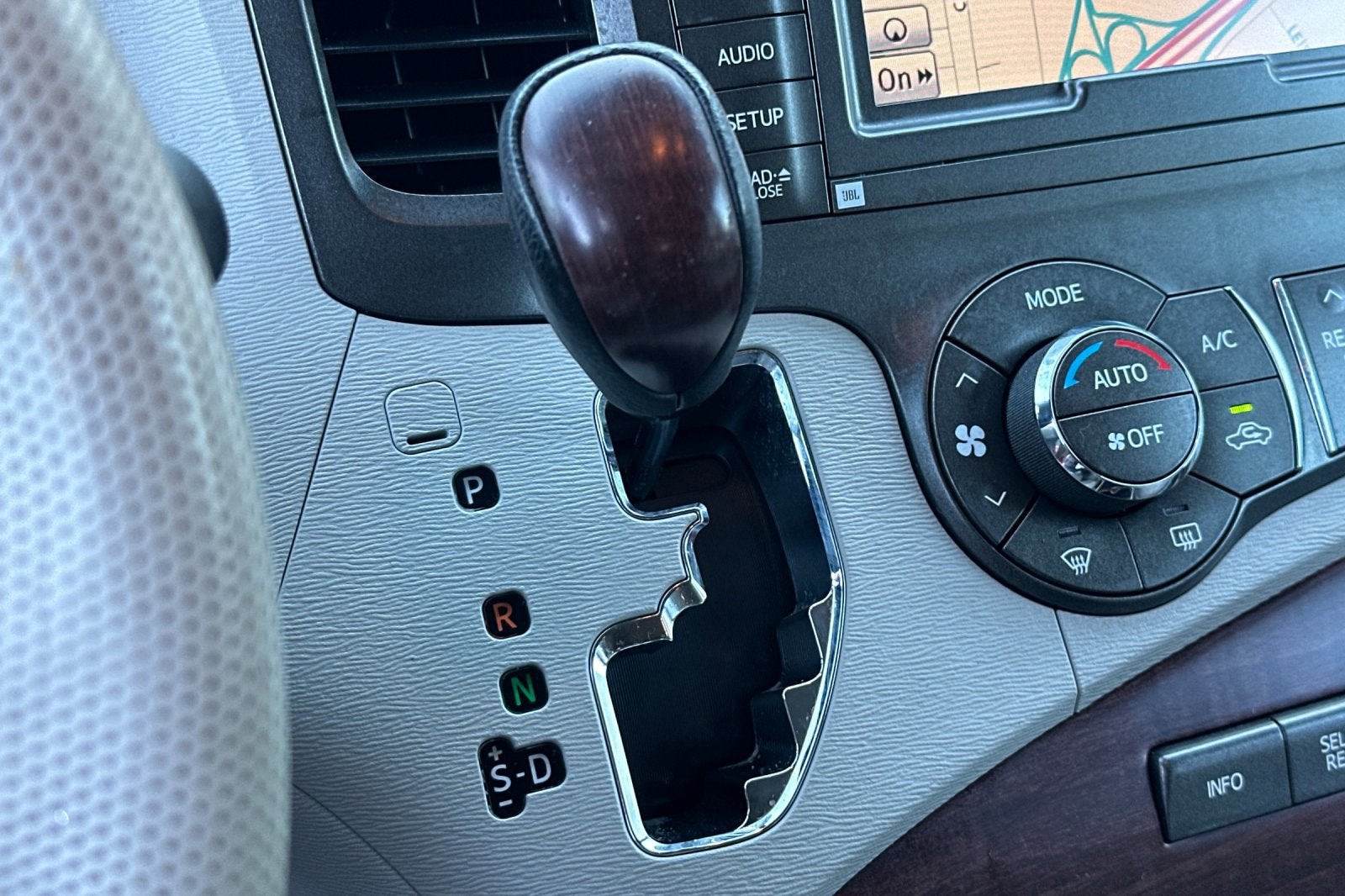 2013 Toyota Sienna XLE 8 Passenger
