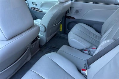 2013 Toyota Sienna XLE 8 Passenger