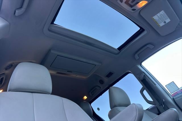 2013 Toyota Sienna XLE 8 Passenger