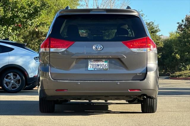2013 Toyota Sienna XLE 8 Passenger