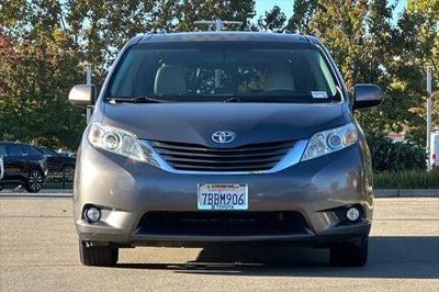 2013 Toyota Sienna XLE 8 Passenger