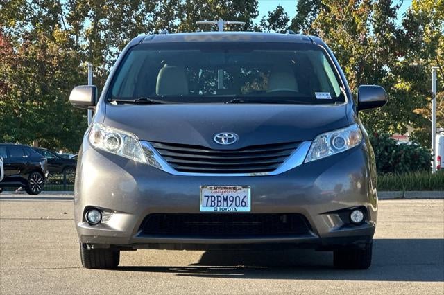 2013 Toyota Sienna XLE 8 Passenger