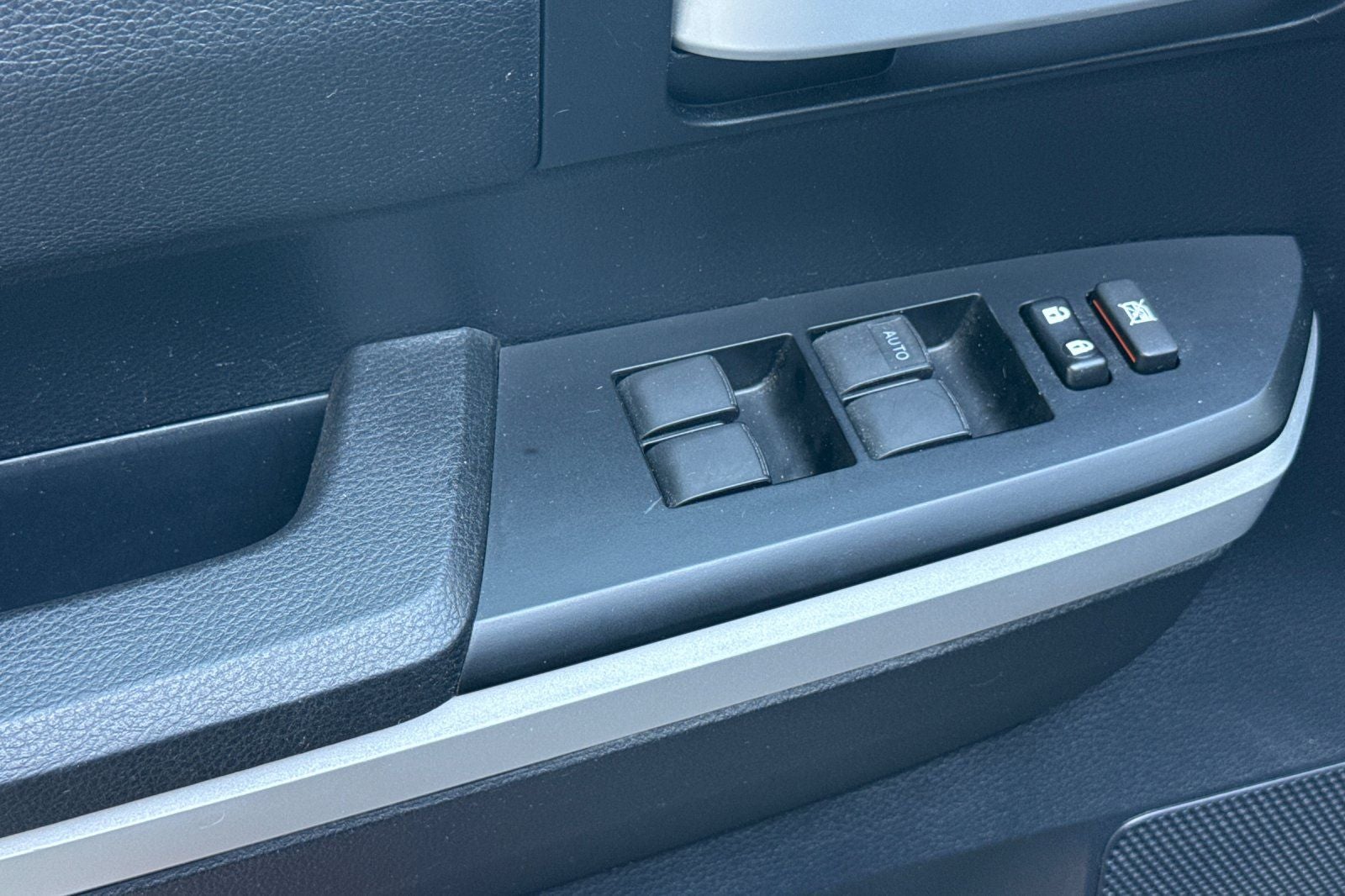 2015 Toyota Tundra SR5 5.7L V8