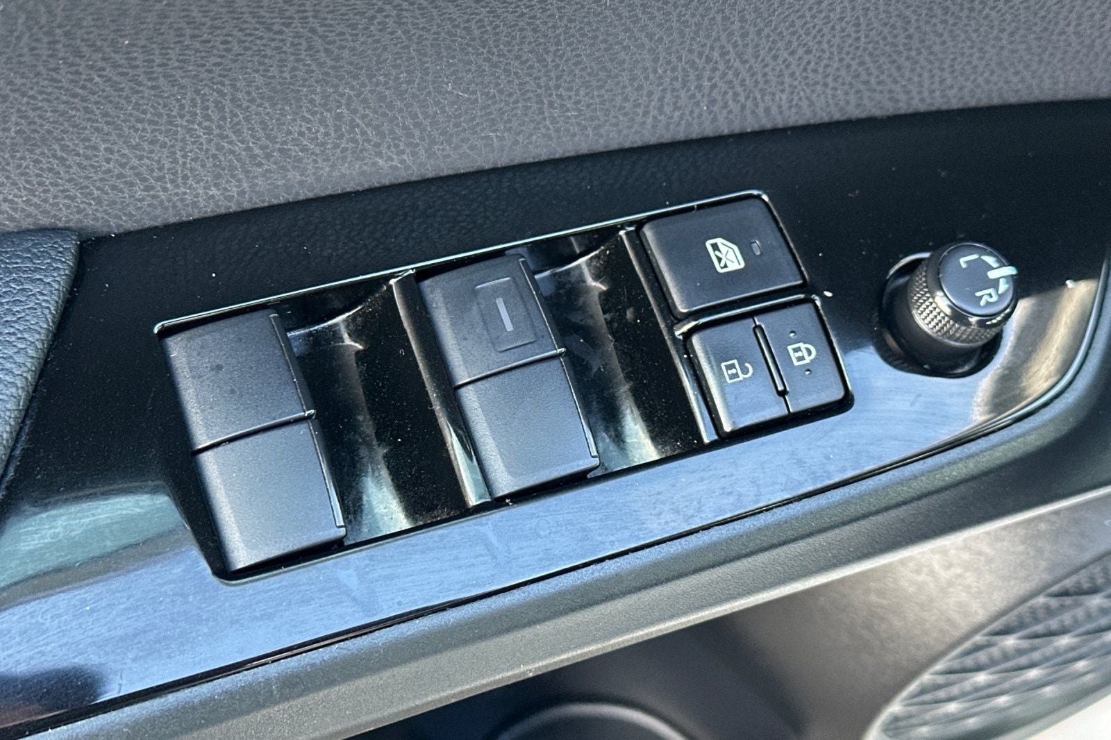 2022 Toyota Prius LE