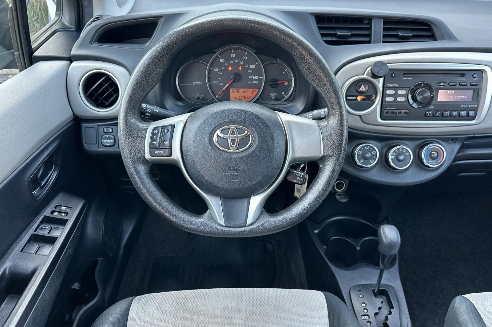 2013 Toyota Yaris LE