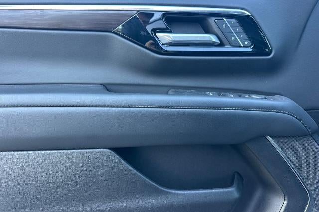 2025 Chevrolet Suburban LT