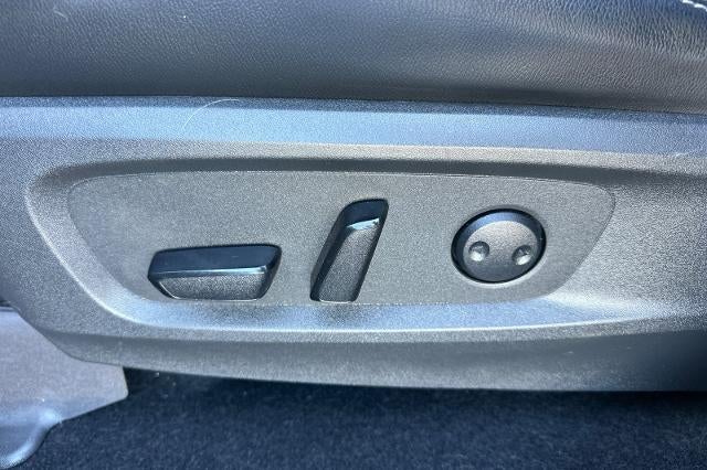 2022 Nissan Pathfinder SL 2WD