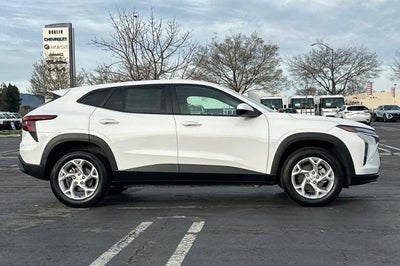 2025 Chevrolet Trax LS