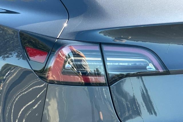 2021 Tesla Model 3 Standard Range Plus Rear-Wheel Drive