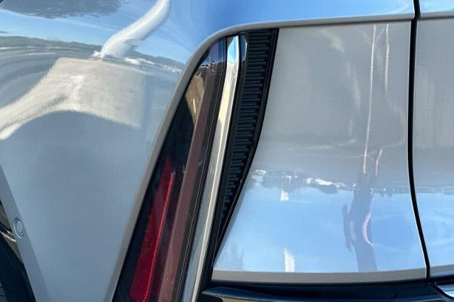 2024 Cadillac LYRIQ Luxury 1