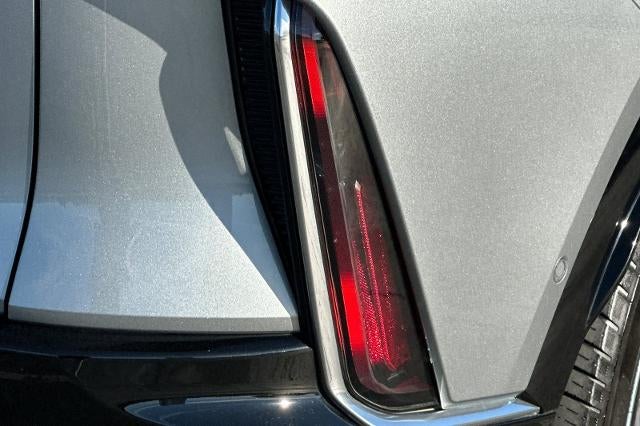 2024 Cadillac LYRIQ Luxury 1