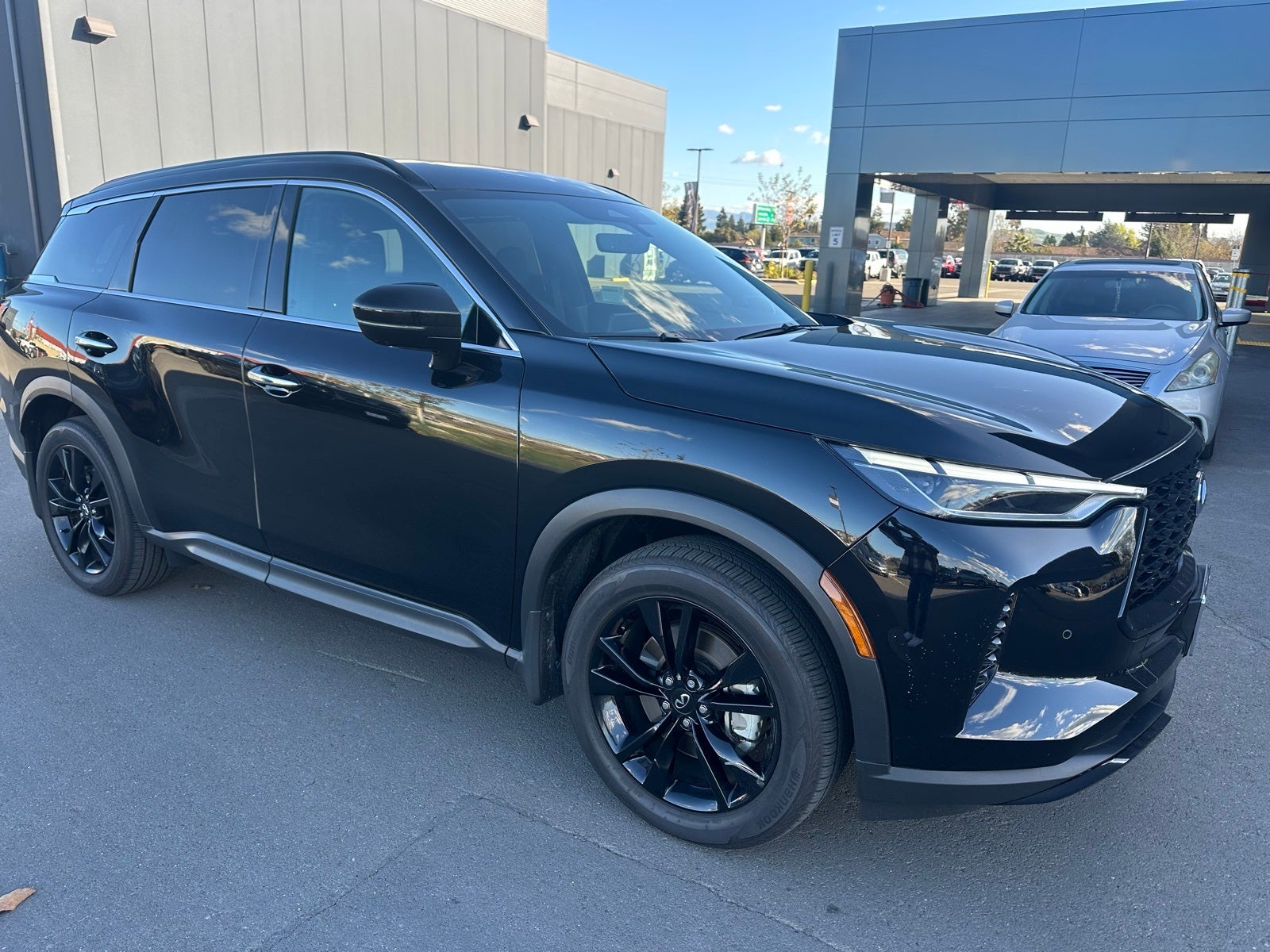 2025 INFINITI QX60 LUXE