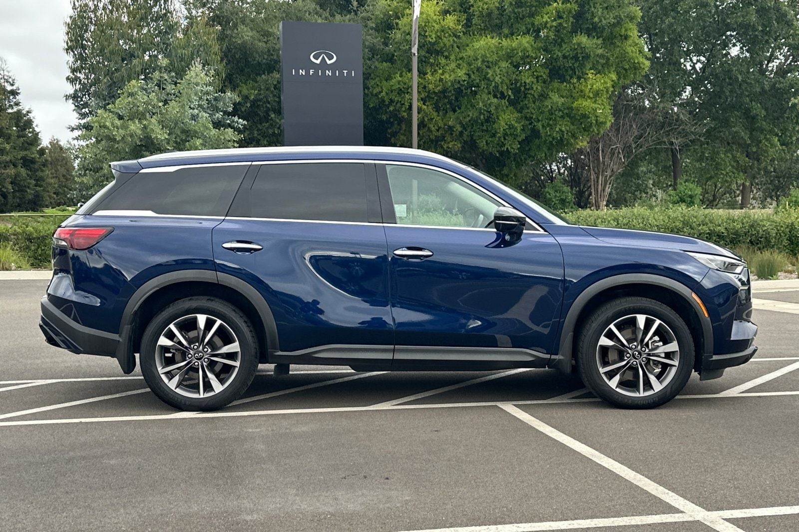 2023 INFINITI QX60 LUXE