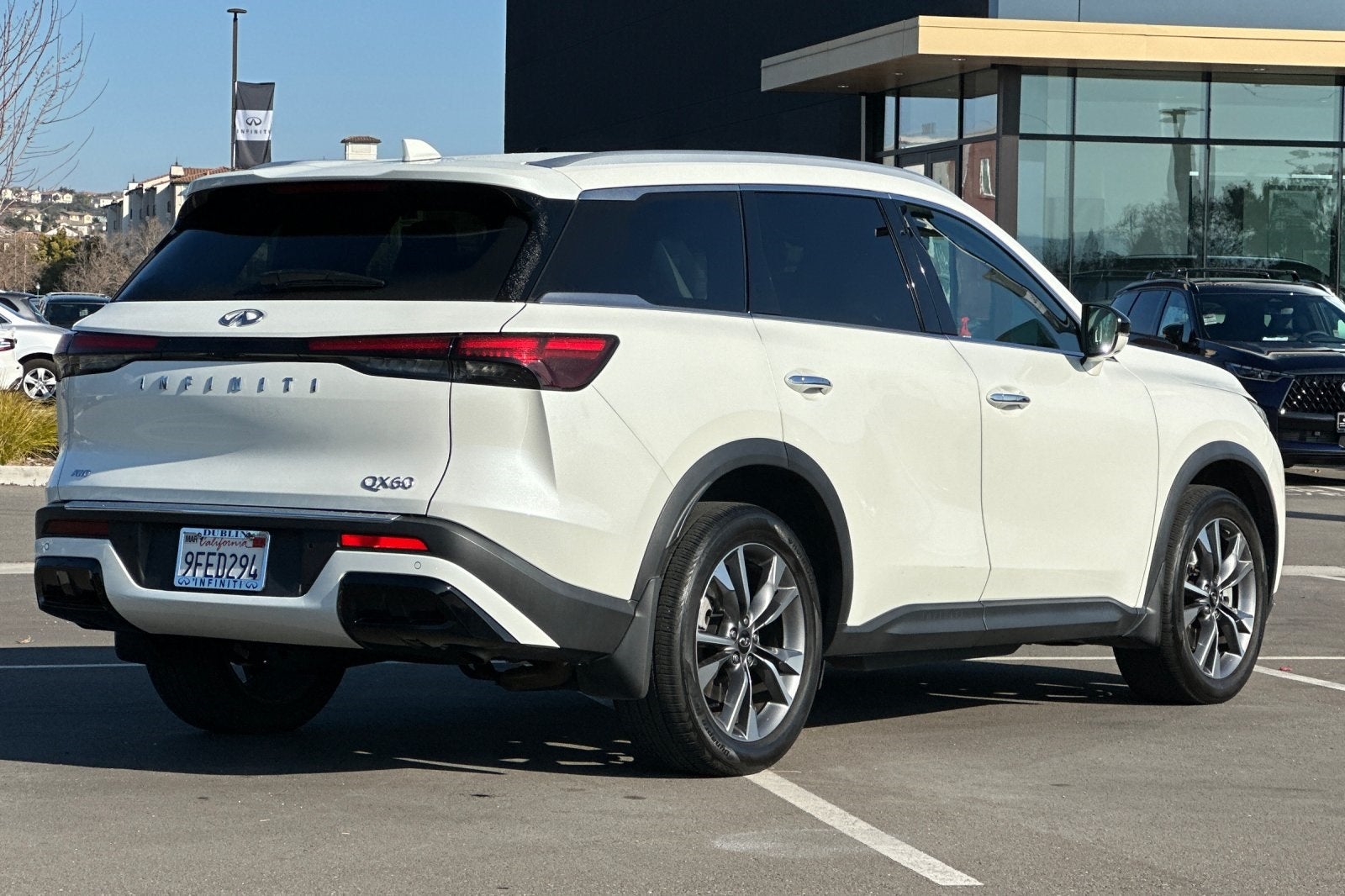 2023 INFINITI QX60 LUXE