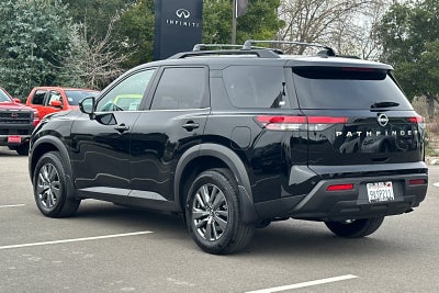 2025 Nissan Pathfinder SV