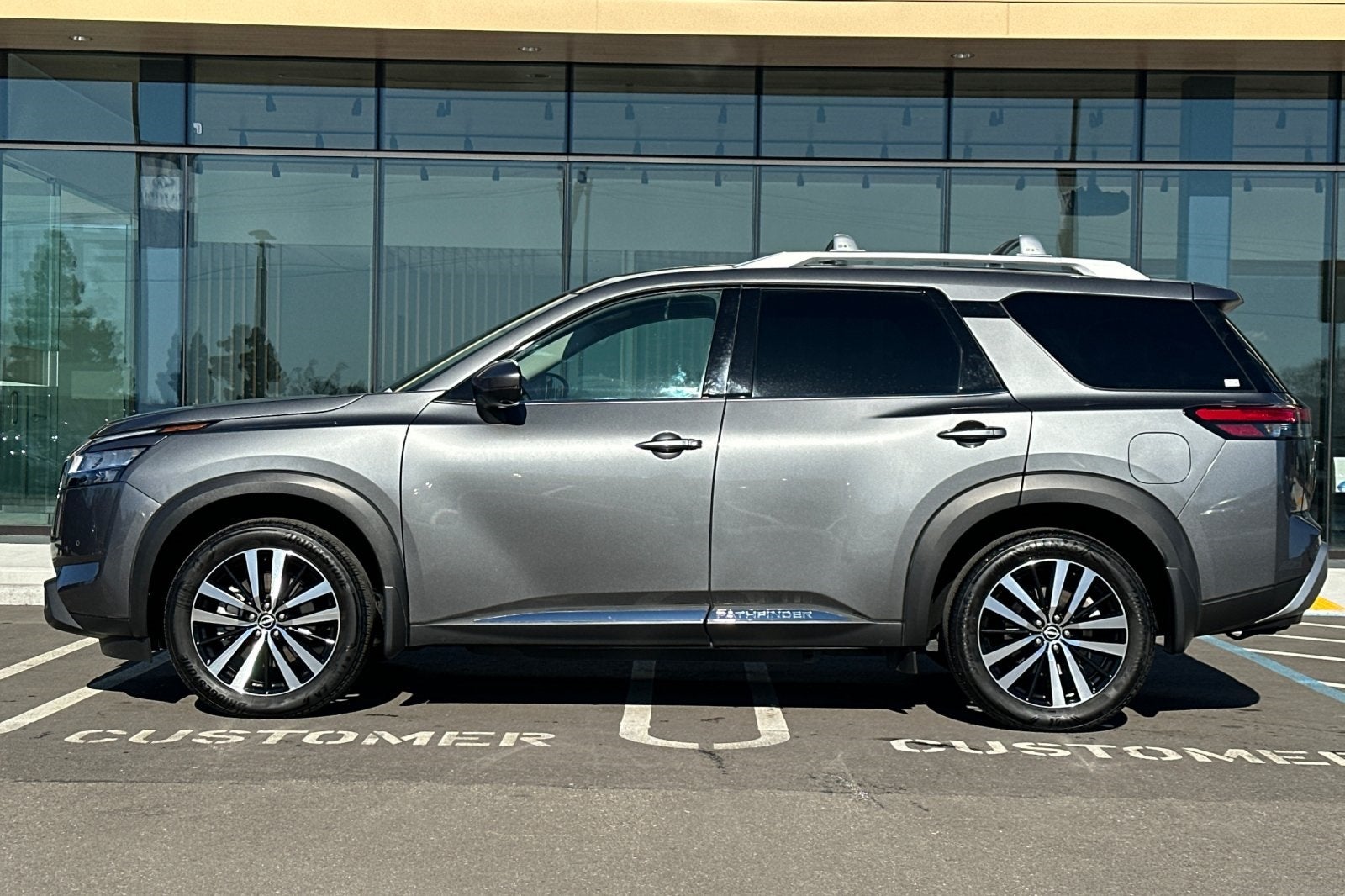 2024 Nissan Pathfinder Platinum