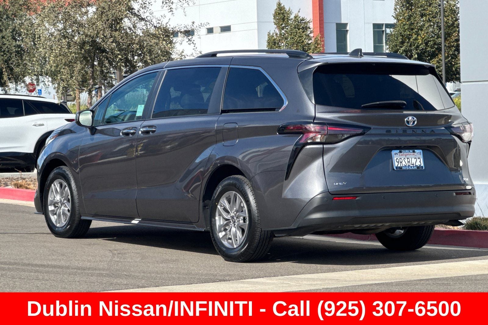 2025 Toyota Sienna XLE 8 Passenger