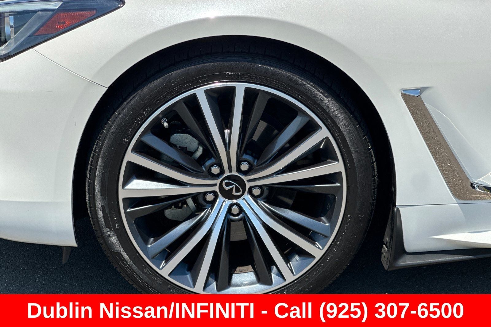 2022 INFINITI Q60 LUXE