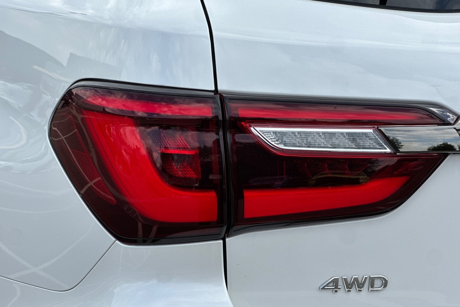 2023 INFINITI QX80 Premium Select