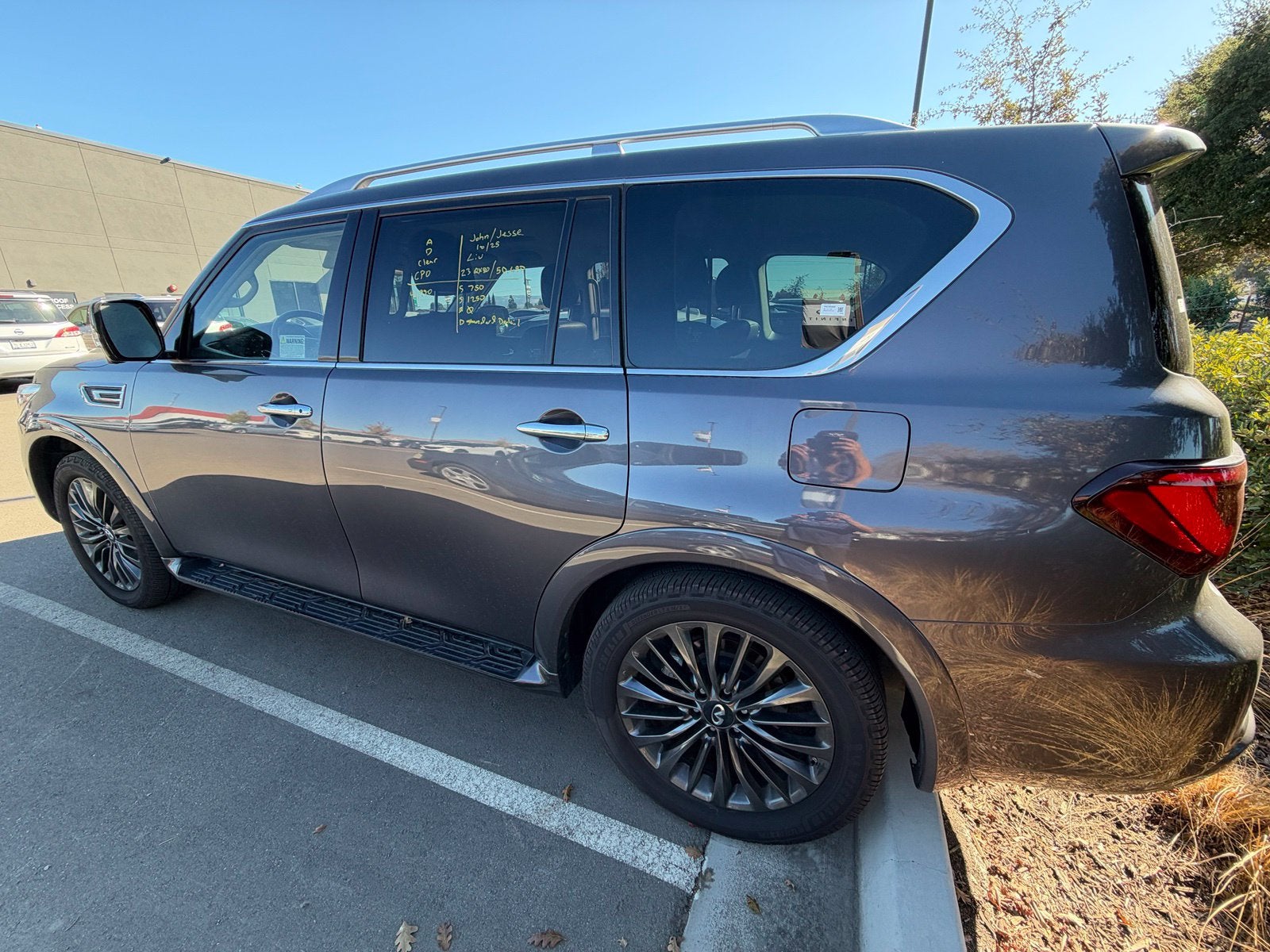 2023 INFINITI QX80 Premium Select