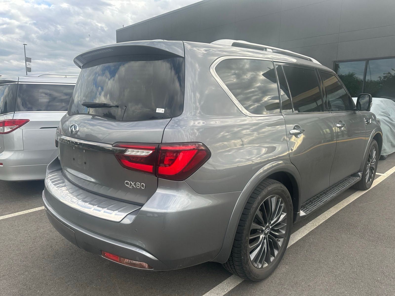 2021 INFINITI QX80 Premium Select