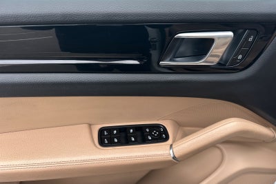 2023 Porsche Cayenne Base